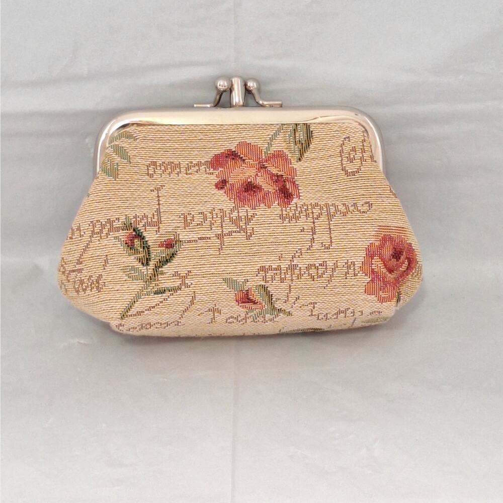 CTM Women's English Rose Themed Tapestry Coin Purse Wallet